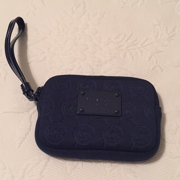 Michael Kors Handbags - Michael Kors Wristlet